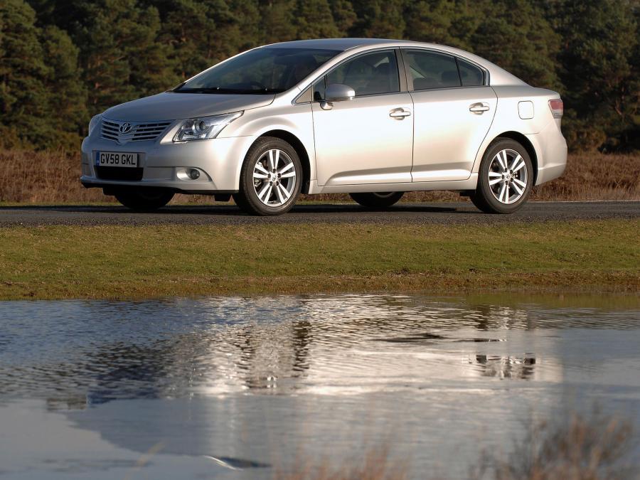  Toyota Avensis Sedan 2008 года  (UK) (фото 9 из 9)